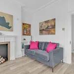 City Chic Townhouse By My Getaways