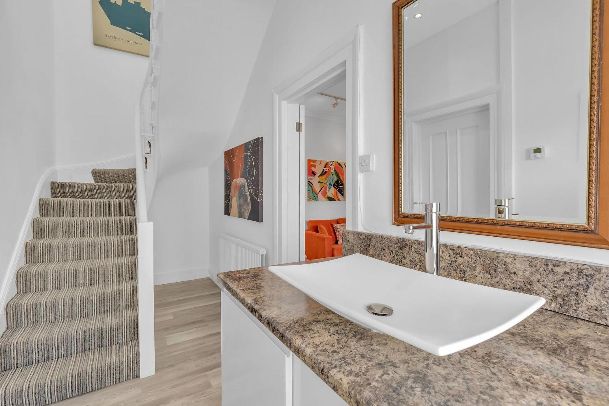 Chic Townhouse By My Getaways *