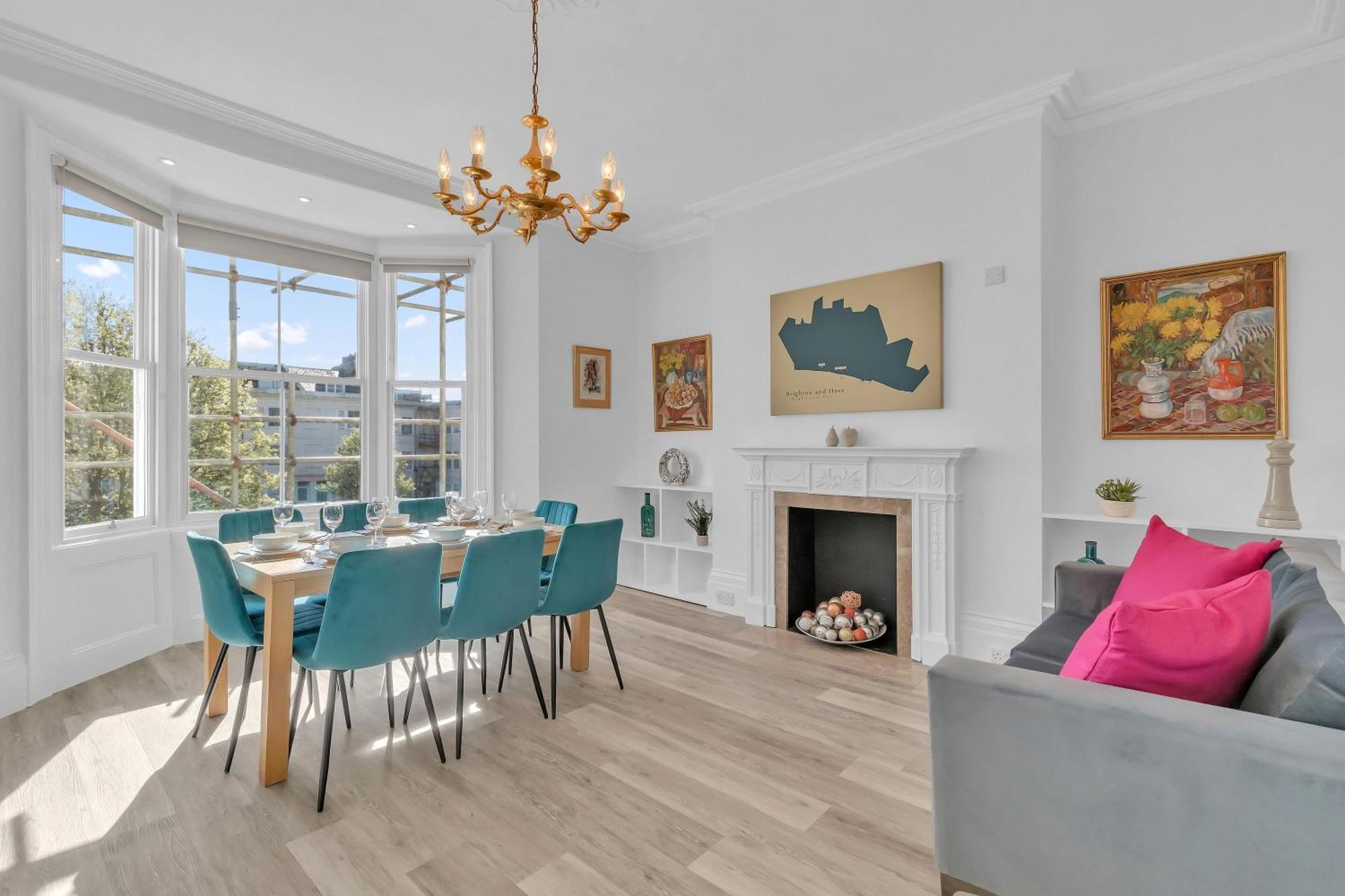 Chic Townhouse By My Getaways